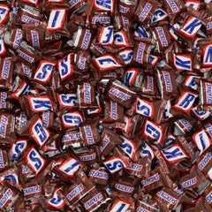 Assortit Snickers Minis, individually wrapped for easy sharing and trick-or-treat bags.