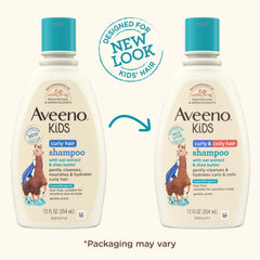 Aveeno Kids Curly and Coily Shampoo pour action demonstrates easy lather
