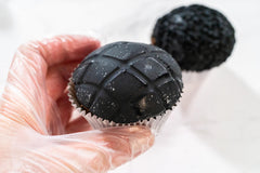 Bakerpan fondant enables delicate detailing on cupcakes and cookies with flexible texture.