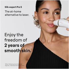 Braun Silk·expert Pro 5 wide head attachment for broader at-home sessions.