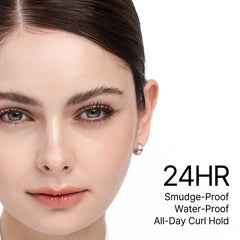 CLIO PROFESSIONAL Kill Lash Superproof Mascara enables precise application across upper and lower lashes.