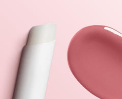 Covergirl Outlast lip color swatch demonstrating 24-hour wear