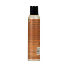 Davines This Is An Invisible Dry Shampoo spray-dispense shows easy application and oil absorption.