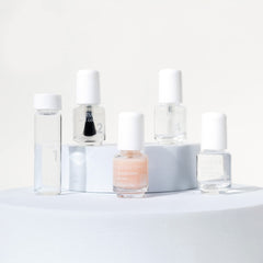 Dazzle Dry Fast Dry Top Coat delivers a glossy, durable finish.