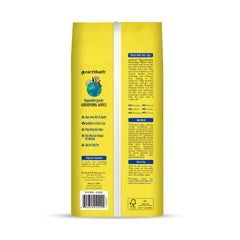Close-up of coat conditioning with Earthbath wipes for a shiny, healthy coat.