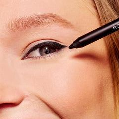 Essence Stay & Play Gel Eyeliner application shot demonstrates effortless glide and precision.