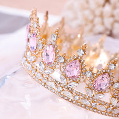 Feltent pink queen crown rhinestones detail for a timeless party look