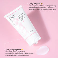 Geek & Gorgeous Jelly Joker in action removes makeup with a gentle touch.