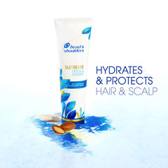 Head & Shoulders Supreme Detox & Hydrate pour demonstrates even distribution