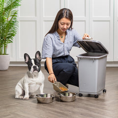 IRIS USA 2-cup scoop included for precise pet portioning.