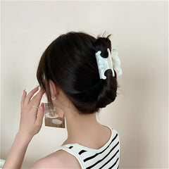 JITUIHOM shell-white butterfly clip adds subtle shine to casual outfits.