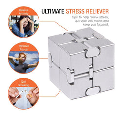Joeyank Infinity Cube hand rotation action demonstrates smooth motion for stress relief.
