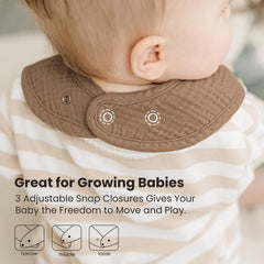 Konssy adjustable snaps demonstrate easy, snug fit for growing babies.