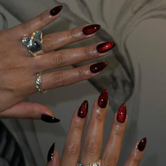 KQueenest sparkly nails design highlights high saturation and light reflection