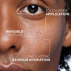 La Roche-Posay Cicaplast B5 spray shows invisible texture for touch-free use