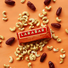LÄRABAR Cashew Cookie date and cashew close-up, highlighting plant-based simplicity.