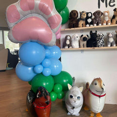 LHOAVWE white cat foil balloon creates a bright, friendly centerpiece.