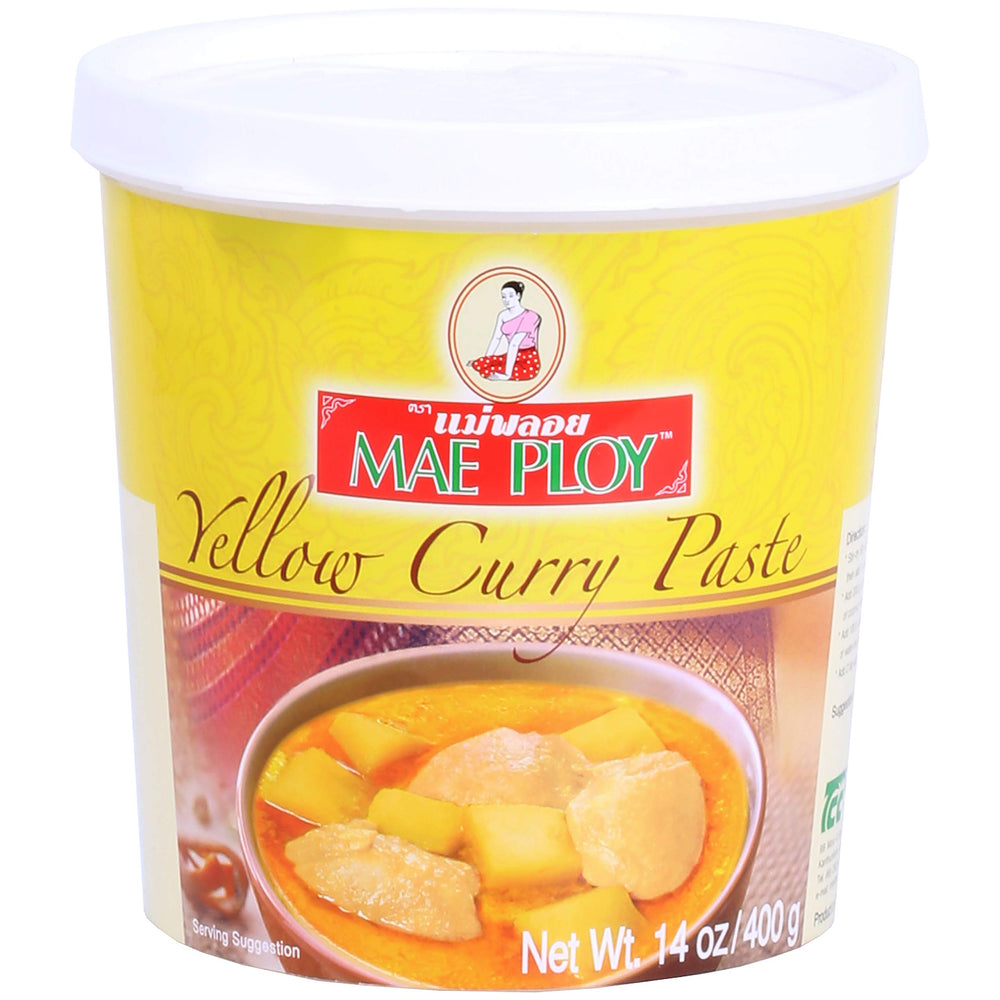 Mae Ploy Yellow curry paste tub closed for easy storage.
