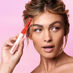 Makup Beauty Brow Me demonstrated with its application brush for precise shaping.