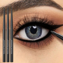 MooGlamor retractable gel eyeliner cap for portable use and protection.