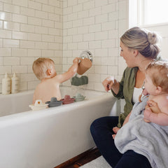 Mushie bath rinse cup features 28oz capacity for extended rinsing sessions.