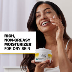 Olay Complete+ Rich Moisturizing Cream texture swatch, smooth and non-greasy for daily use