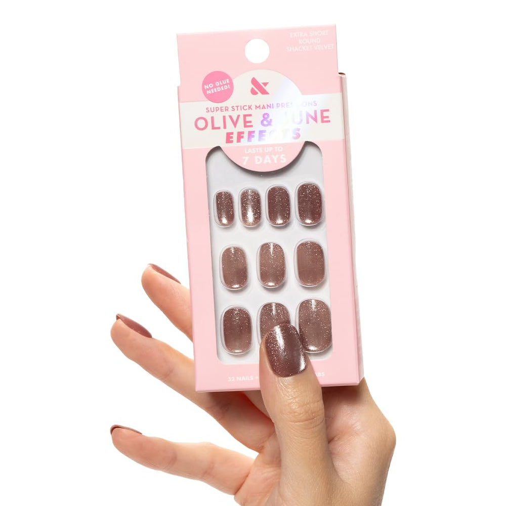Olive & June Super Stick Mani nails in a 32-piece set for quick salon-like nails.