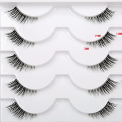 Pooplunch clear band lashes offer an invisible, seamless finish.