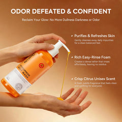 Close-up label highlights natural ingredients for gentle cleansing.