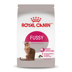 ROYAL CANIN Fussy kibble aromas entice picky eaters during mealtime.