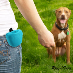 Clip-ceinture RoyalCare assurant un attache sûr lors des promenades.
