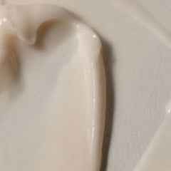 RŌZ Foundation Conditioner pump-dispense ready to hydrate dry strands.
