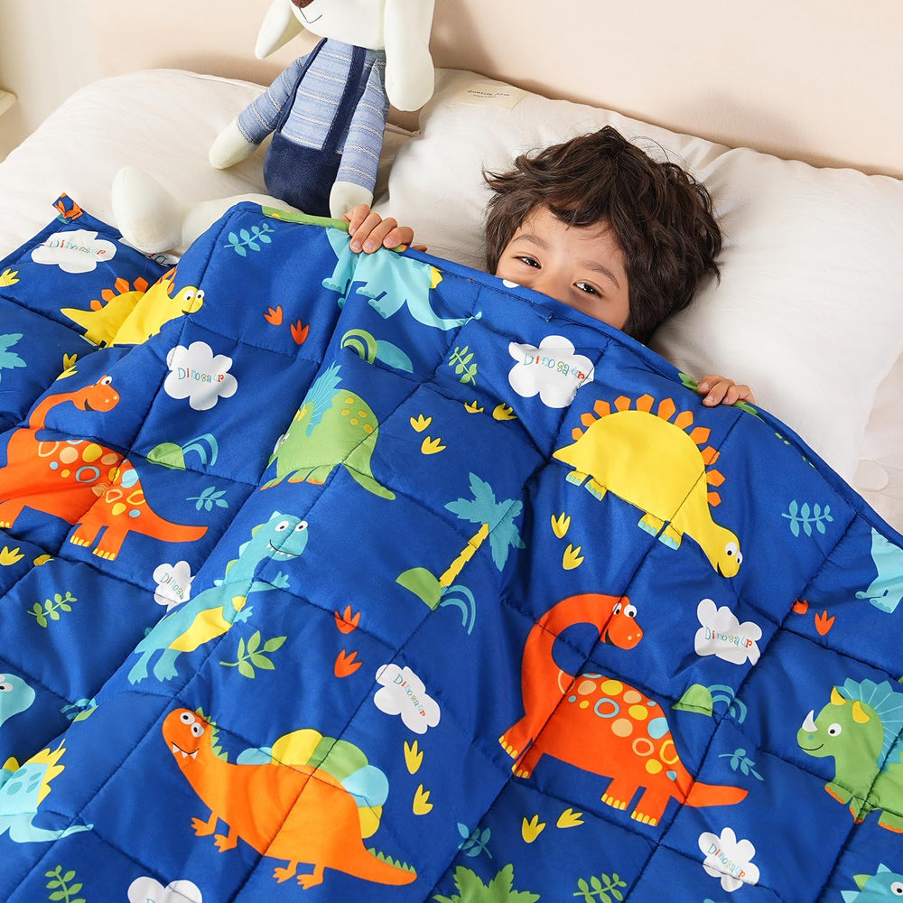 Sivio weighted blanket hug demonstrates comforting pressure for relaxing evenings.