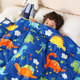 Sivio weighted blanket hug demonstrates comforting pressure for relaxing evenings.