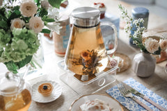 Teabloom stainless steel filter lid drains smoothly during pouring.