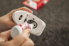 Tomcat Press 'N Set mouse trap grab-tab detail enabling no-touch disposal