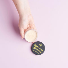 W7 Banana Dreams setting powder on skin for a blurred, even look.