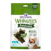 Whimzees Freshzees dans son sac, haleine fraîche potentielle et nettoyage des dents.