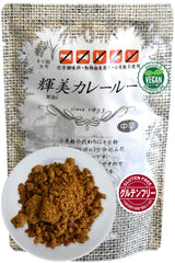 Dissolving YAMASAN KYOTO UJI curry roux into water for easy curry base