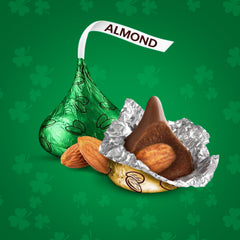 Zisbers festive green and gold foil wraps ideal for candy buffets