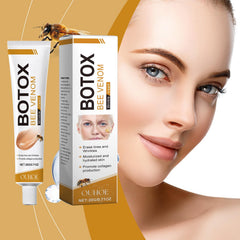 ZXZTSM Bee Venom Cream texture closeup highlights lightweight formula for quick absorption.