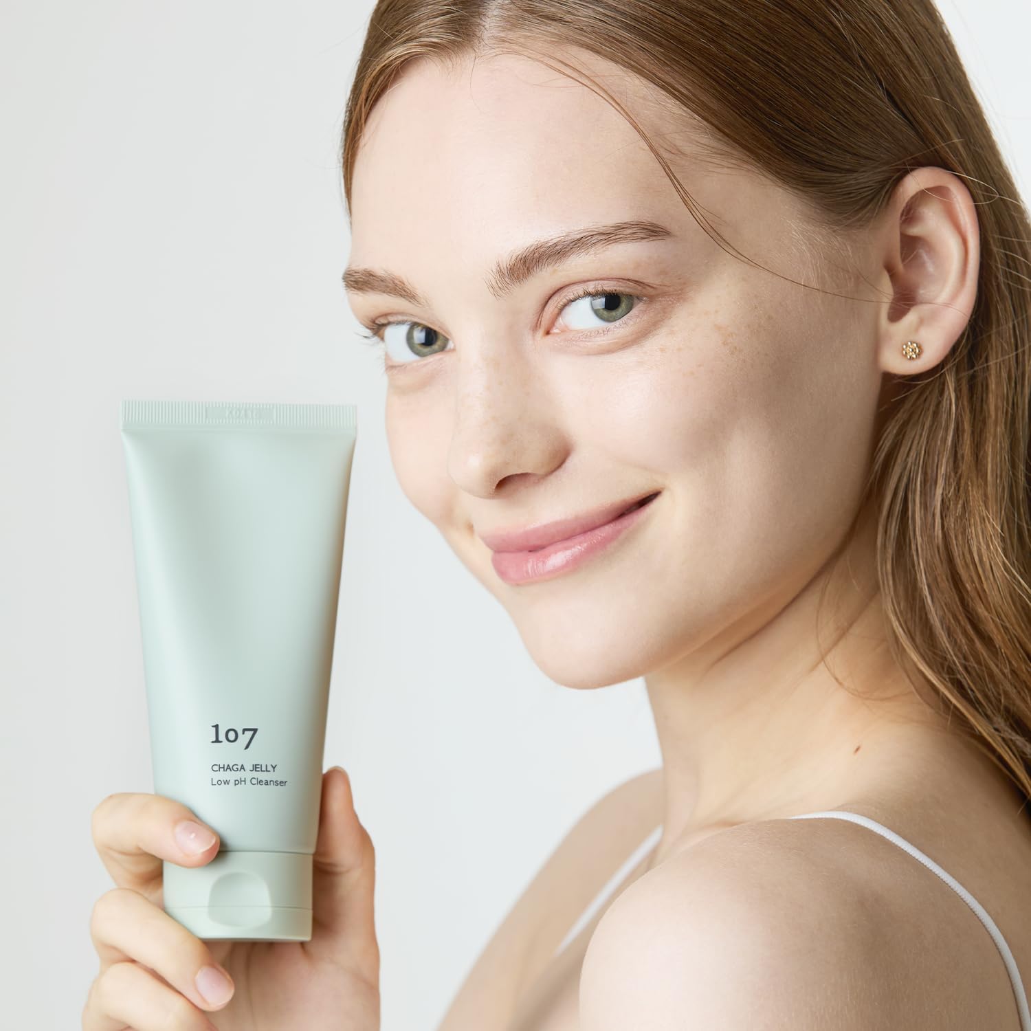 107 Gentle Gel Cleanser pump dispense demonstrates easy daily application