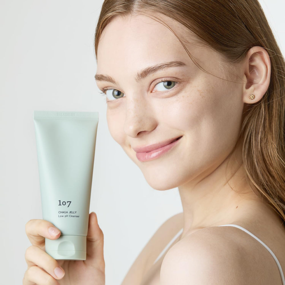 107 Gentle Gel Cleanser pump dispense demonstrates easy daily application
