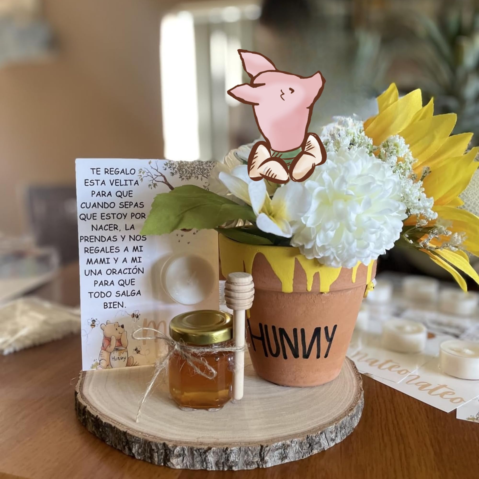 32 SPIRITS Winnie centerpieces use sturdy cardstock for easy assembly.