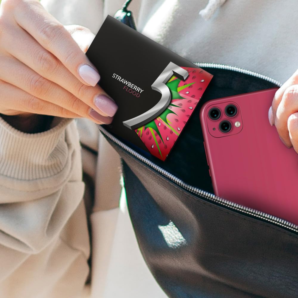 5 Gum Sour Strawberry hero flavor note invites a tangy bite.