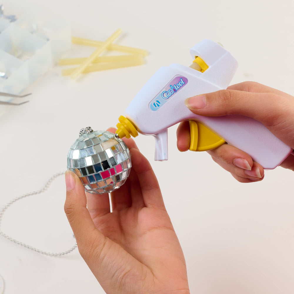 AdTech lightweight set enables quick, neat adhesion for crafts.