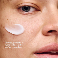 AESTURA ATOBARRIER365 hydro gel-cream texture swatch shows lightweight hydration