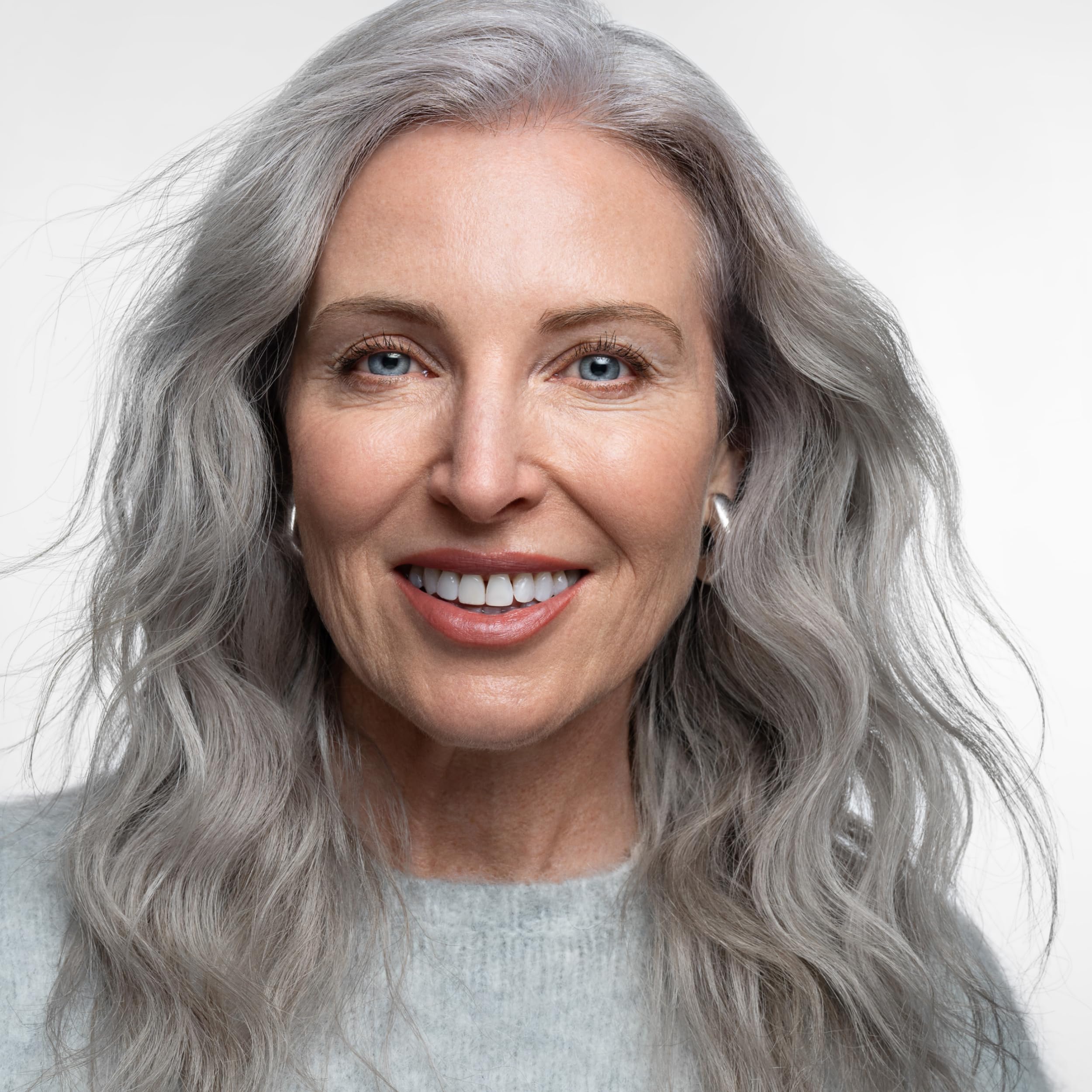 AGE beautiful Frizz reduction under humidity shown on textured hair