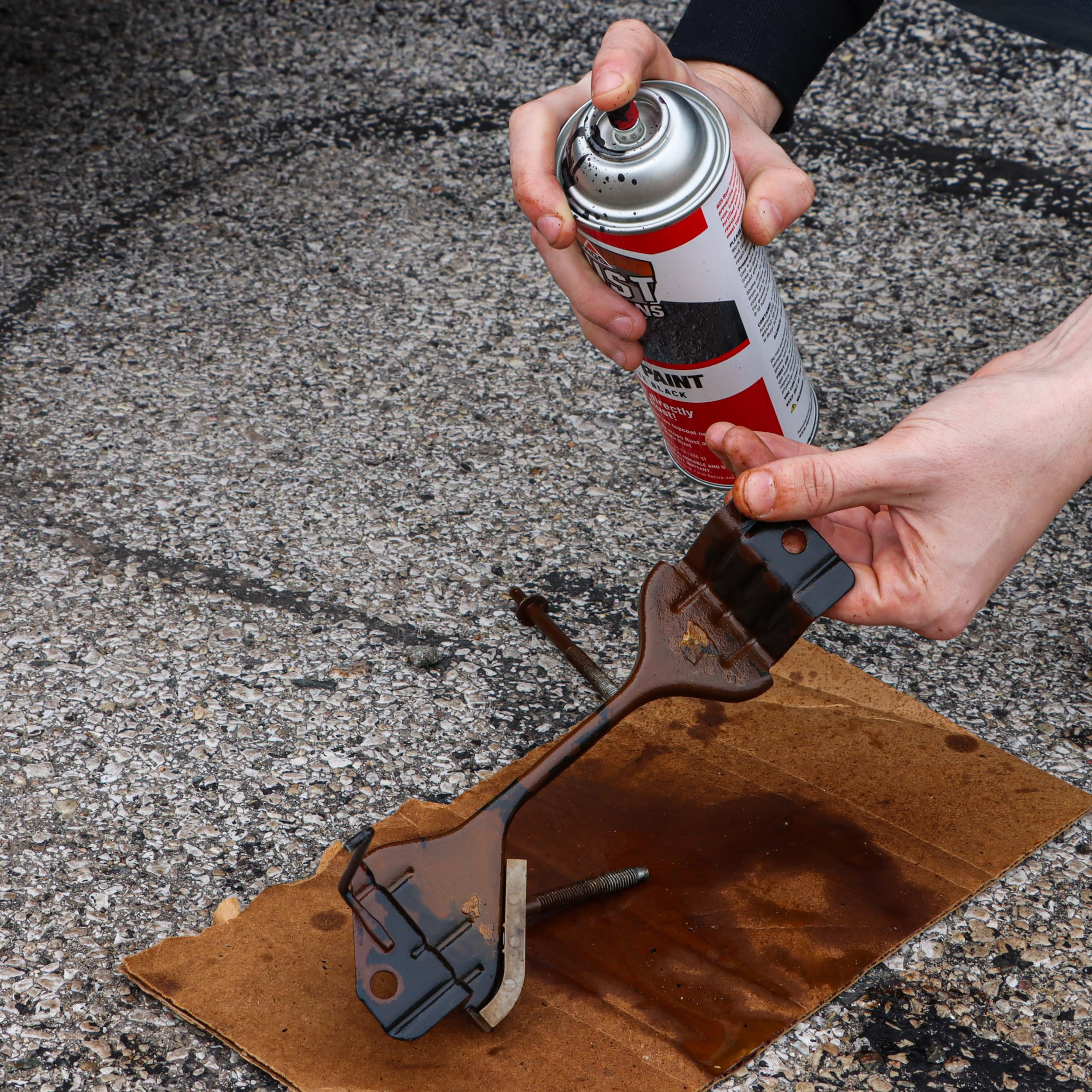 Outdoor use: AGS Rust Stop Spray on fences and gates