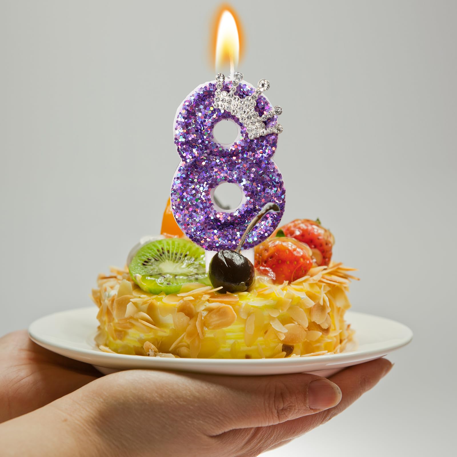 AKURIEEY safe wax candle with holder prevents wax drips on cakes
